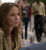 Emily_in_Paris_S02E06_WEBRip_x264-ION10_2579.jpg