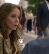 Emily_in_Paris_S02E06_WEBRip_x264-ION10_2592.jpg