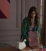Emily_in_Paris_S02E06_WEBRip_x264-ION10_2624.jpg