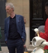 Emily_in_Paris_S02E06_WEBRip_x264-ION10_2657.jpg