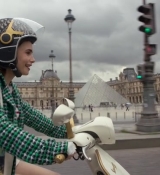 Emily_in_Paris_S02E06_WEBRip_x264-ION10_2709.jpg