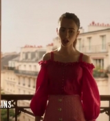 Emily_in_Paris_S02E07_WEBRip_x264-ION10_0049.jpg