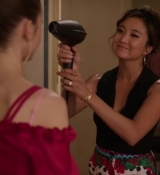 Emily_in_Paris_S02E07_WEBRip_x264-ION10_0095.jpg