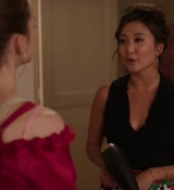 Emily_in_Paris_S02E07_WEBRip_x264-ION10_0125.jpg