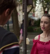 Emily_in_Paris_S02E07_WEBRip_x264-ION10_0158.jpg