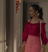 Emily_in_Paris_S02E07_WEBRip_x264-ION10_0230.jpg