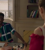 Emily_in_Paris_S02E07_WEBRip_x264-ION10_0243.jpg