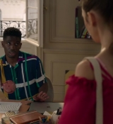 Emily_in_Paris_S02E07_WEBRip_x264-ION10_0254.jpg