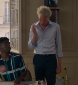 Emily_in_Paris_S02E07_WEBRip_x264-ION10_0288.jpg