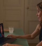 Emily_in_Paris_S02E07_WEBRip_x264-ION10_0303.jpg