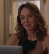 Emily_in_Paris_S02E07_WEBRip_x264-ION10_0335.jpg