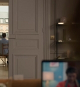 Emily_in_Paris_S02E07_WEBRip_x264-ION10_0338.jpg
