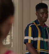 Emily_in_Paris_S02E07_WEBRip_x264-ION10_0433.jpg
