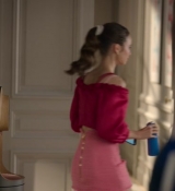 Emily_in_Paris_S02E07_WEBRip_x264-ION10_0443.jpg