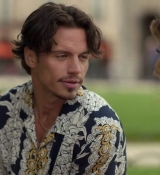 Emily_in_Paris_S02E07_WEBRip_x264-ION10_0577.jpg