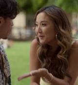 Emily_in_Paris_S02E07_WEBRip_x264-ION10_0594.jpg