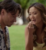 Emily_in_Paris_S02E07_WEBRip_x264-ION10_0597.jpg
