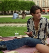 Emily_in_Paris_S02E07_WEBRip_x264-ION10_0605.jpg