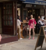 Emily_in_Paris_S02E07_WEBRip_x264-ION10_0638.jpg