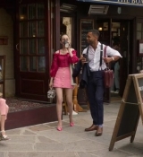 Emily_in_Paris_S02E07_WEBRip_x264-ION10_0642.jpg