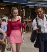 Emily_in_Paris_S02E07_WEBRip_x264-ION10_0655.jpg