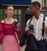 Emily_in_Paris_S02E07_WEBRip_x264-ION10_0670.jpg