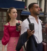 Emily_in_Paris_S02E07_WEBRip_x264-ION10_0674.jpg