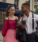 Emily_in_Paris_S02E07_WEBRip_x264-ION10_0678.jpg