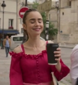 Emily_in_Paris_S02E07_WEBRip_x264-ION10_0720.jpg