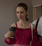 Emily_in_Paris_S02E07_WEBRip_x264-ION10_0755.jpg