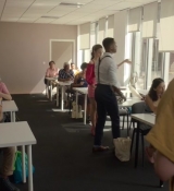 Emily_in_Paris_S02E07_WEBRip_x264-ION10_0767.jpg