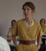 Emily_in_Paris_S02E07_WEBRip_x264-ION10_0828.jpg