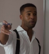 Emily_in_Paris_S02E07_WEBRip_x264-ION10_0862.jpg