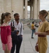 Emily_in_Paris_S02E07_WEBRip_x264-ION10_0890.jpg