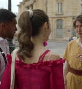 Emily_in_Paris_S02E07_WEBRip_x264-ION10_0901.jpg