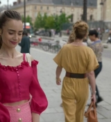 Emily_in_Paris_S02E07_WEBRip_x264-ION10_0929.jpg