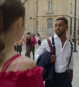 Emily_in_Paris_S02E07_WEBRip_x264-ION10_0932.jpg