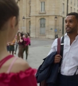 Emily_in_Paris_S02E07_WEBRip_x264-ION10_0933.jpg