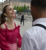Emily_in_Paris_S02E07_WEBRip_x264-ION10_0939.jpg