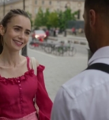 Emily_in_Paris_S02E07_WEBRip_x264-ION10_0978.jpg