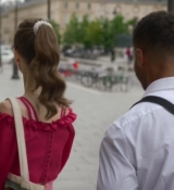 Emily_in_Paris_S02E07_WEBRip_x264-ION10_1014.jpg