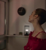 Emily_in_Paris_S02E07_WEBRip_x264-ION10_1031.jpg
