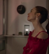 Emily_in_Paris_S02E07_WEBRip_x264-ION10_1032.jpg