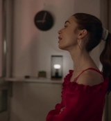 Emily_in_Paris_S02E07_WEBRip_x264-ION10_1034.jpg