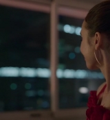 Emily_in_Paris_S02E07_WEBRip_x264-ION10_1065.jpg