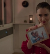 Emily_in_Paris_S02E07_WEBRip_x264-ION10_1085.jpg
