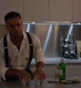 Emily_in_Paris_S02E07_WEBRip_x264-ION10_1119.jpg