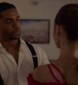 Emily_in_Paris_S02E07_WEBRip_x264-ION10_1279.jpg