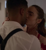 Emily_in_Paris_S02E07_WEBRip_x264-ION10_1335.jpg