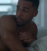 Emily_in_Paris_S02E07_WEBRip_x264-ION10_1450.jpg